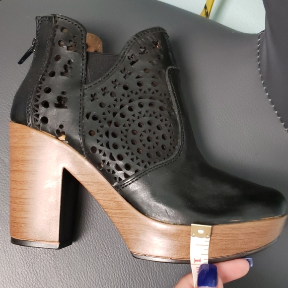 Leather booties - Picture 2 of 14